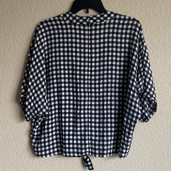 Adorable tie front top by Express sz Med - Picture 5 of 5